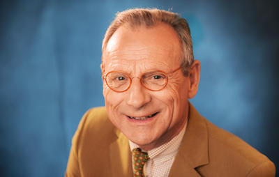 Herr Prof. Stefan Gl&auml;ser